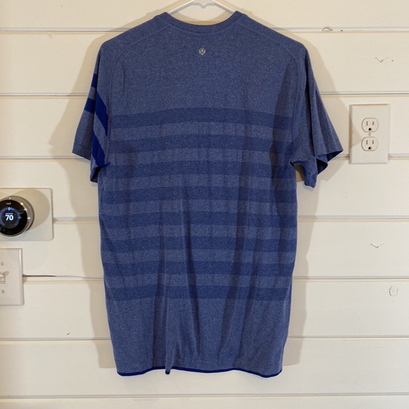 Lululemon short sleeve shirt medium - Picture 5 of 6